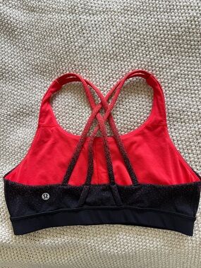 NWOT lululemon athletica Red and Black Hombre sports bra
